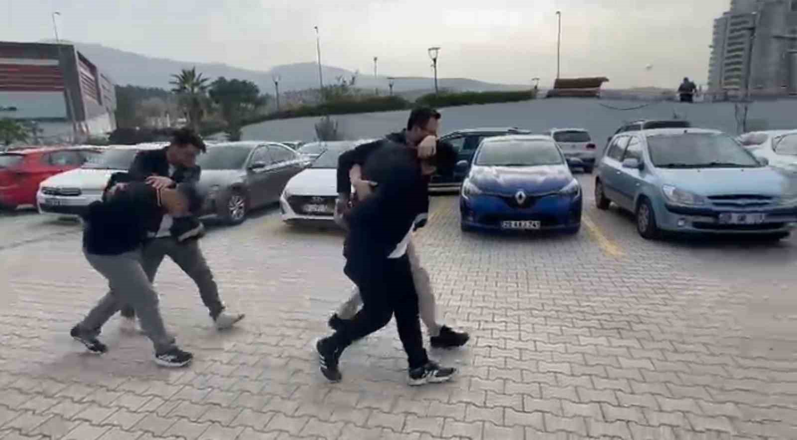 İskenderun&rsquo;da aranan 2 şahıs yakalandı
