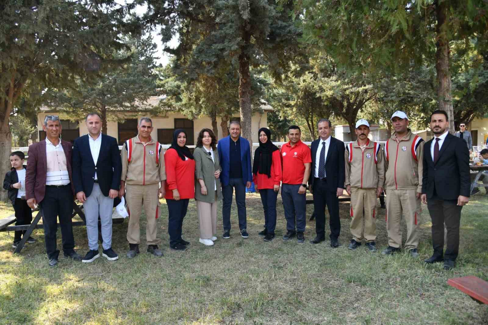 &Ouml;zel &ouml;zel ihtiya&ccedil; sahibi &ccedil;ocuklara atla terapi
