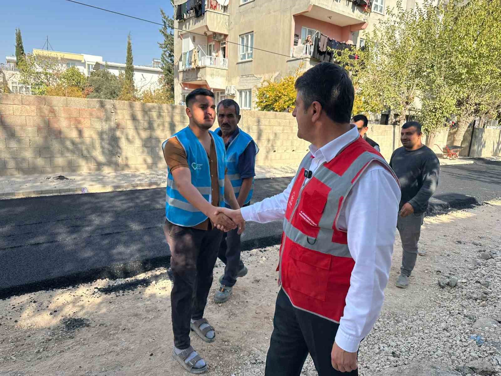 Adıyaman&rsquo;da, yollar asfaltlanmaya devam ediliyor
