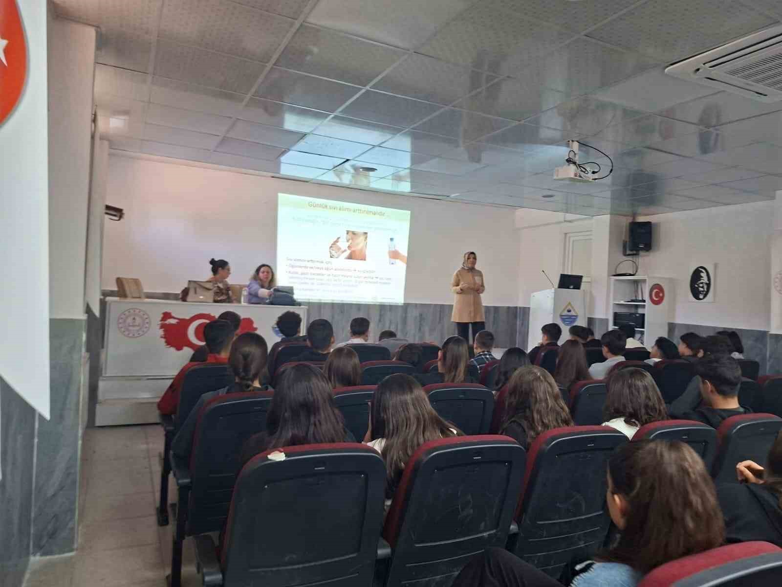 &Ouml;ğrencilere sağlıklı yaşam k&uuml;lt&uuml;r&uuml; eğitimi verildi
