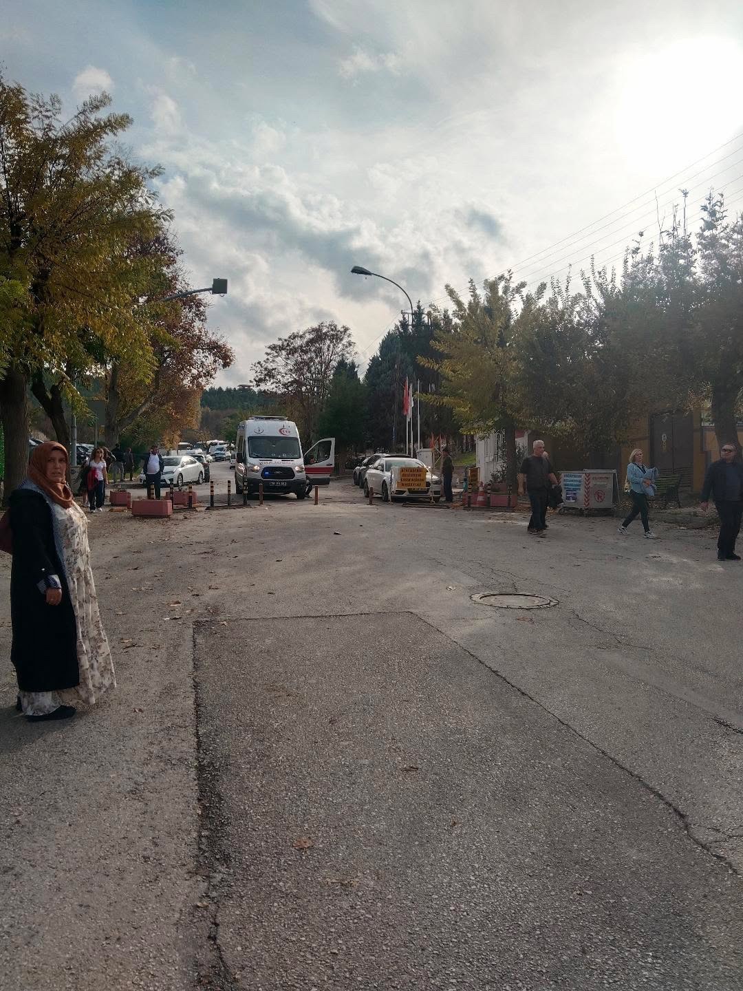 Odunpazarı&rsquo;nda ambulansa demir duba engeli
