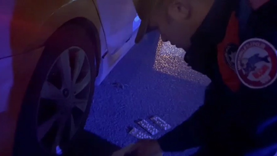 Ticari araçtan bin 567 adet uyuşturucu çıktı: 2 kişi tutuklandı