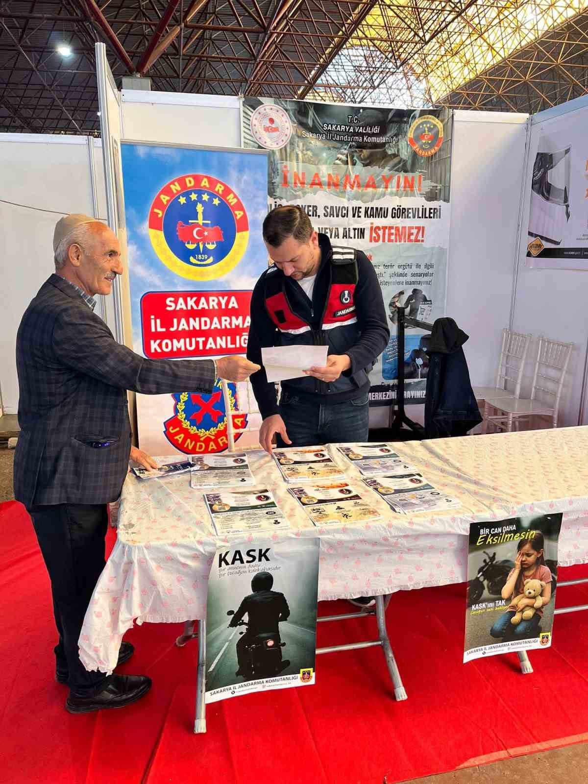 Jandarmadan tarım fuarında &ccedil;ift&ccedil;ilere uyarı
