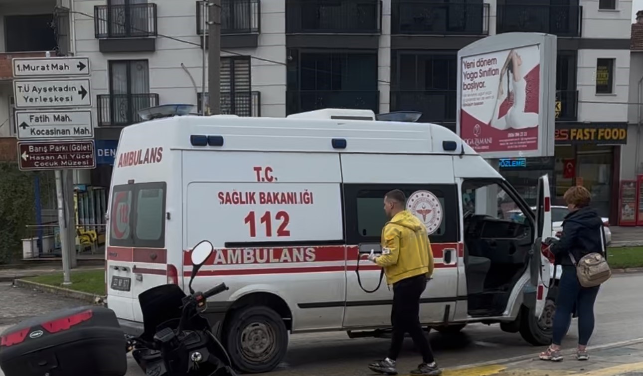 Edirne&rsquo;de motosiklet devrildi: 2 yaralı
