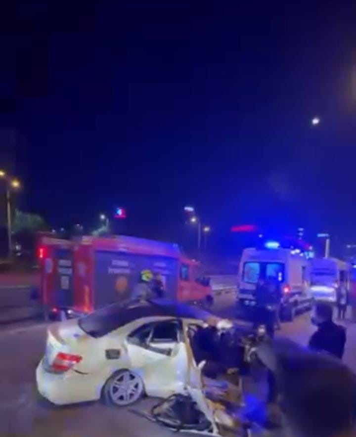 Bursa’da otomobil, önce direğe ardından minibüse çarparak savruldu: 6 yaralı
