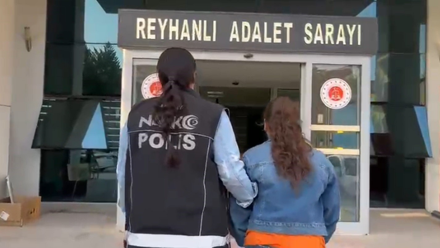 Reyhanlı&rsquo;da 22 yıl hapis cezası ile aranan uyuşturucu satıcısı kadın yakalandı

