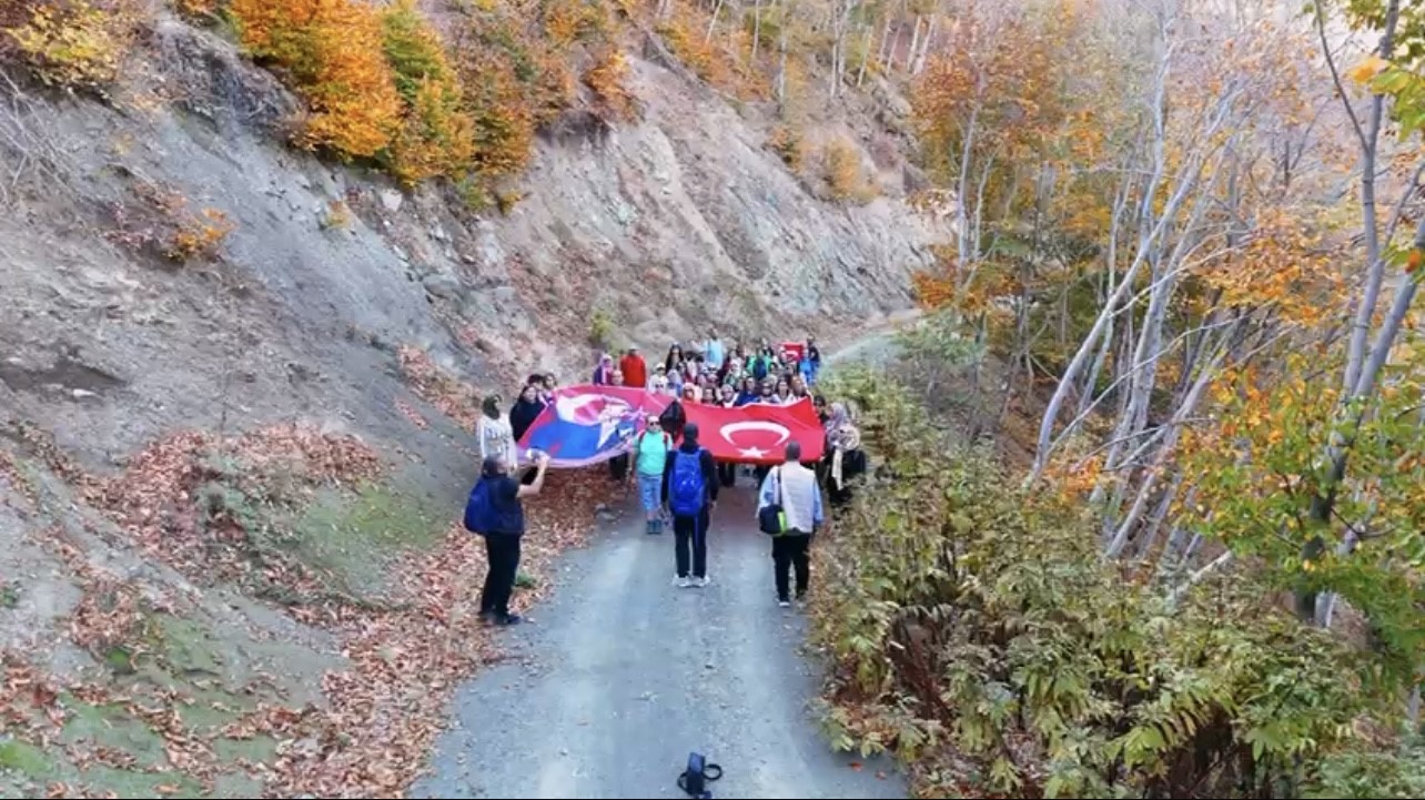 Osmaniye’de doğa severler Atatürk’ü yürüyüşle andı
