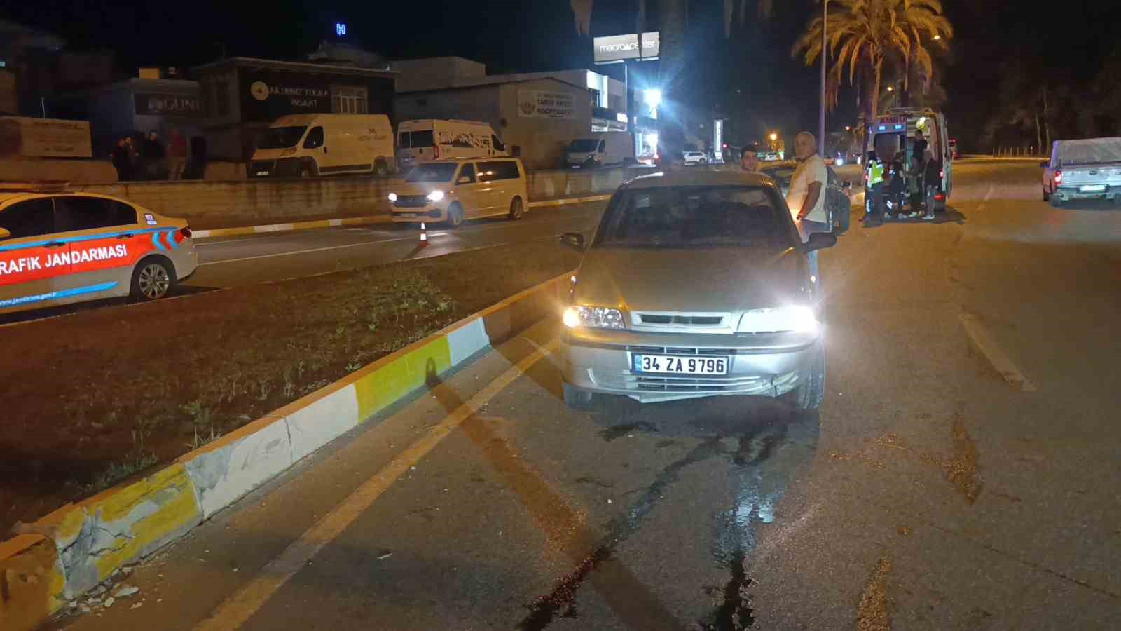 Antalya’da iki otomobil çarpıştı: 1 yaralı
