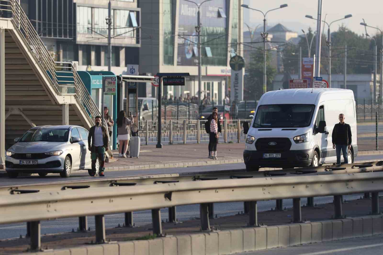 Kocaeli, Sakarya, Düzce ve Bolu’da "Ata’ya saygı" için hayat durdu
