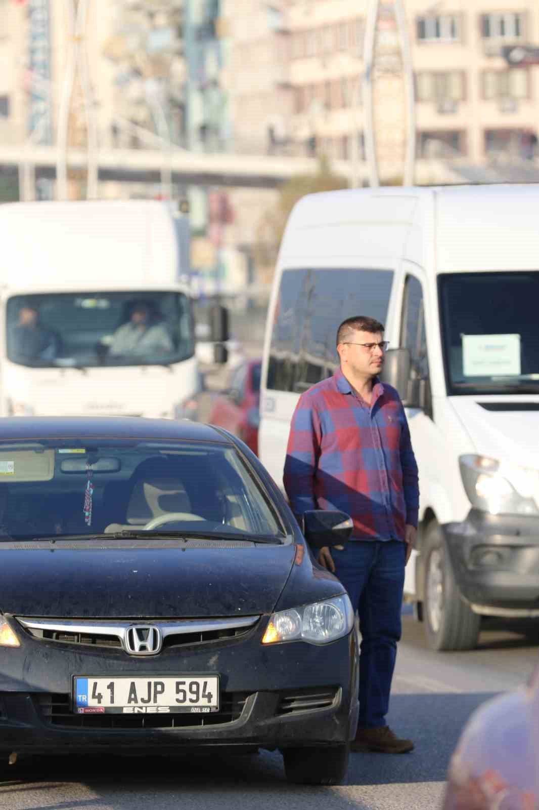 Kocaeli, Sakarya, Düzce ve Bolu’da "Ata’ya saygı" için hayat durdu
