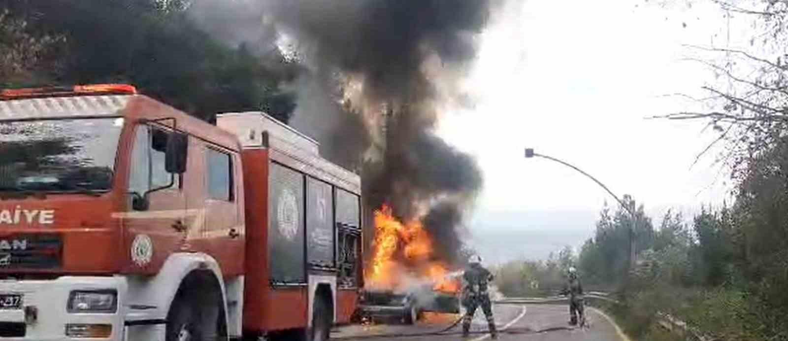 Seyir halindeki otomobil alevlere teslim oldu