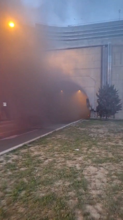 Konak Tünelleri’ndeki araç yangınına itfaiyeden hızlı müdahale
