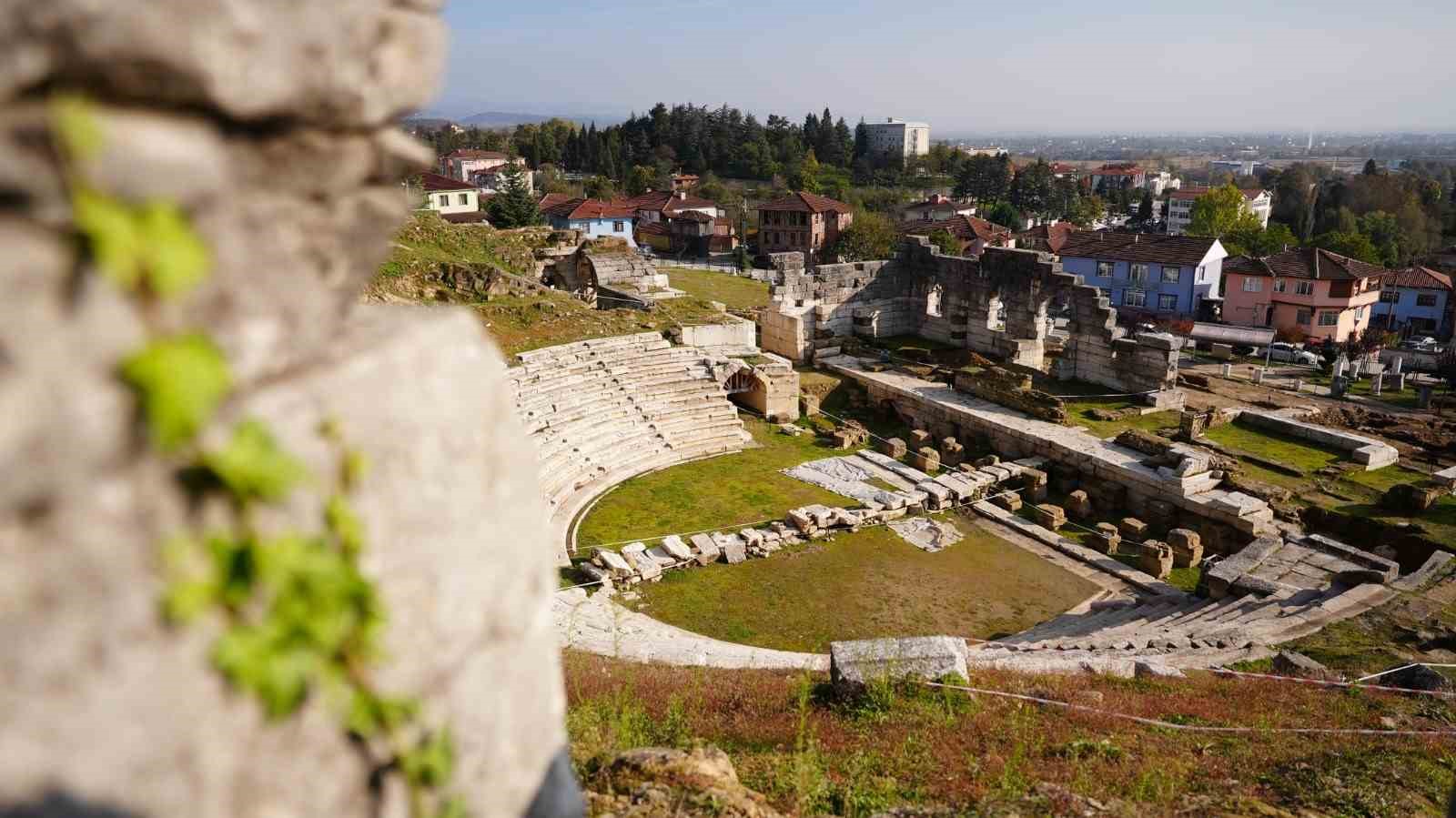 Başkan &Ouml;zl&uuml; "Haftada 10 bin kişi D&uuml;zce&rsquo;ye gelecek"
