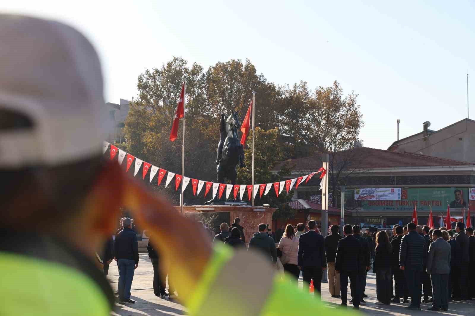 Niğde’de ve Kırşehir’de hayat 2 dakikalığına durdu