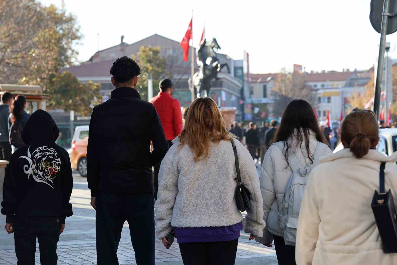 Niğde’de ve Kırşehir’de hayat 2 dakikalığına durdu