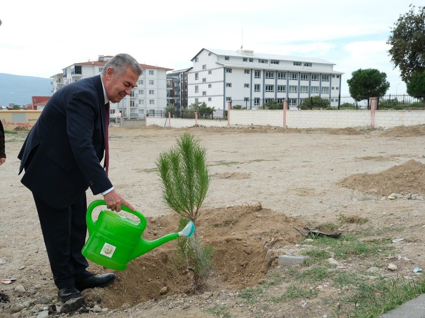 Buharkent’te ’Geleceğe Nefes Olacak’ fidanlar toprakla buluştu