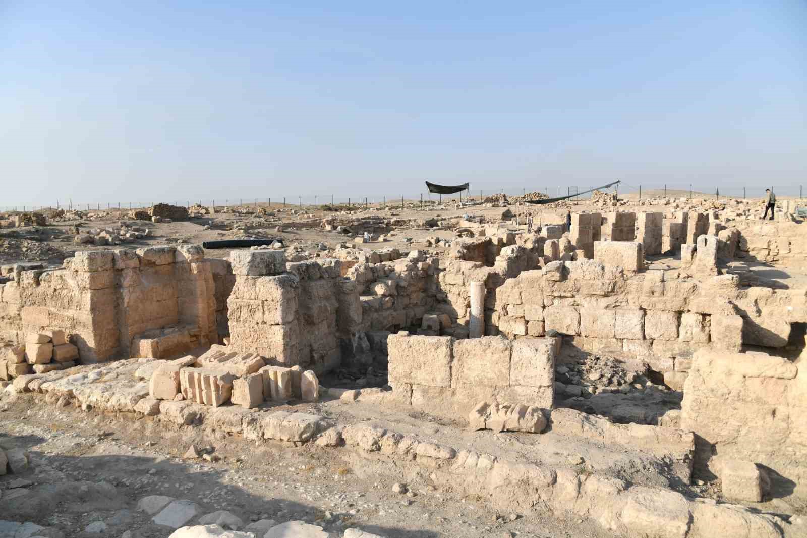 Vali Şıldak Harran’daki kazı çalışmalarını inceledi