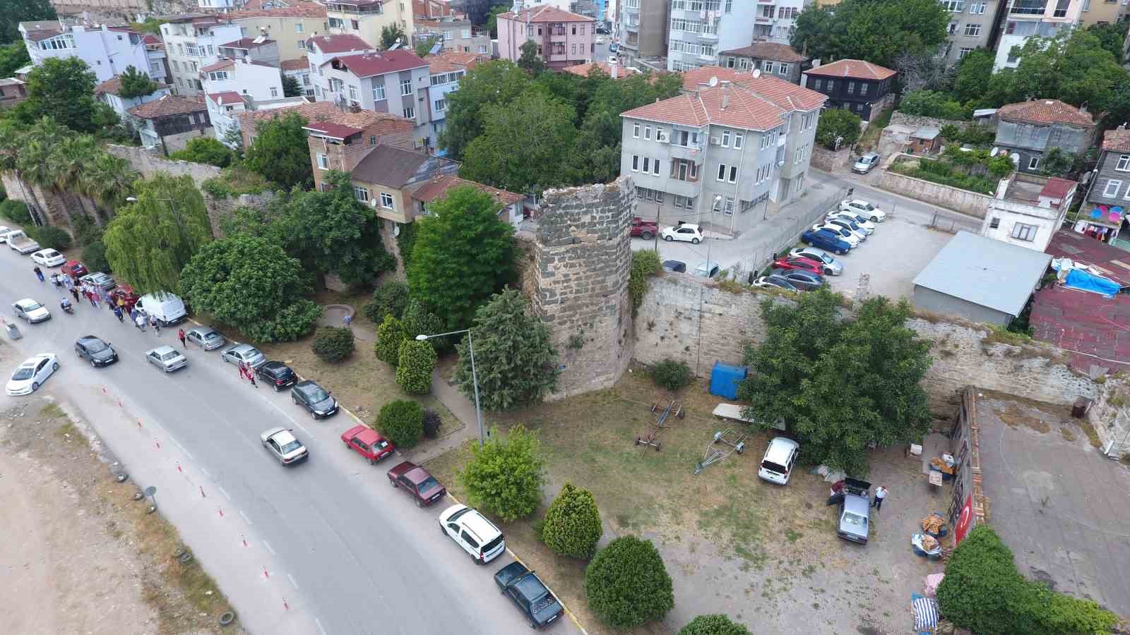 Sinop Kalesi, kalekondulardan kurtuluyor
