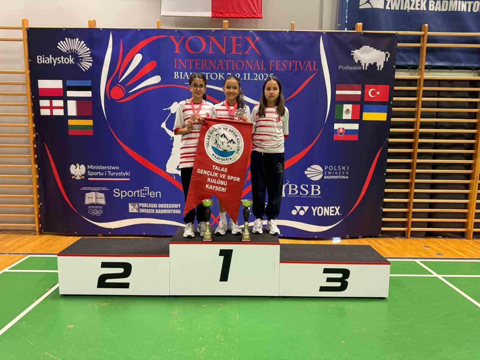 Kayserili sporculardan Polonya’da büyük başarı