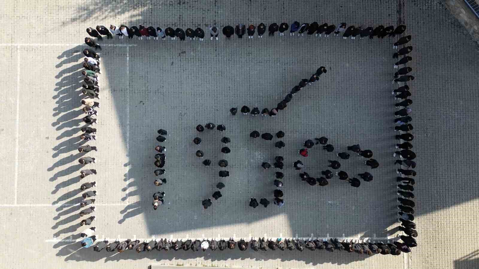 Bayburt Lisesi öğrencileri ‘1938’ koreografisiyle Atatürk’ü andı