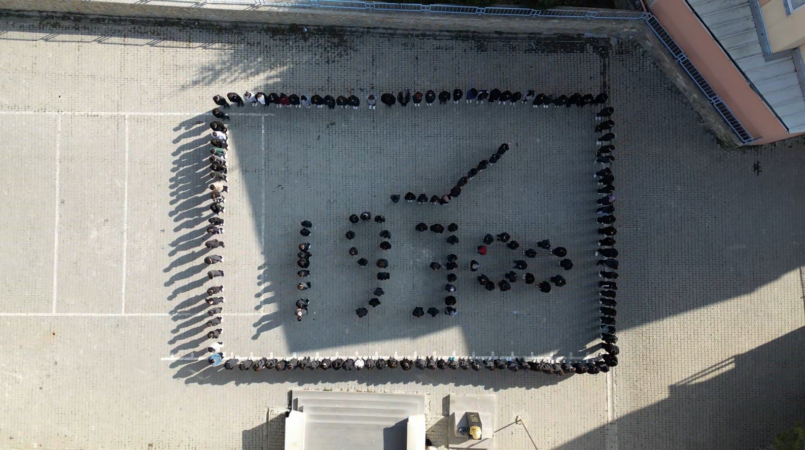 Bayburt Lisesi öğrencileri ‘1938’ koreografisiyle Atatürk’ü andı
