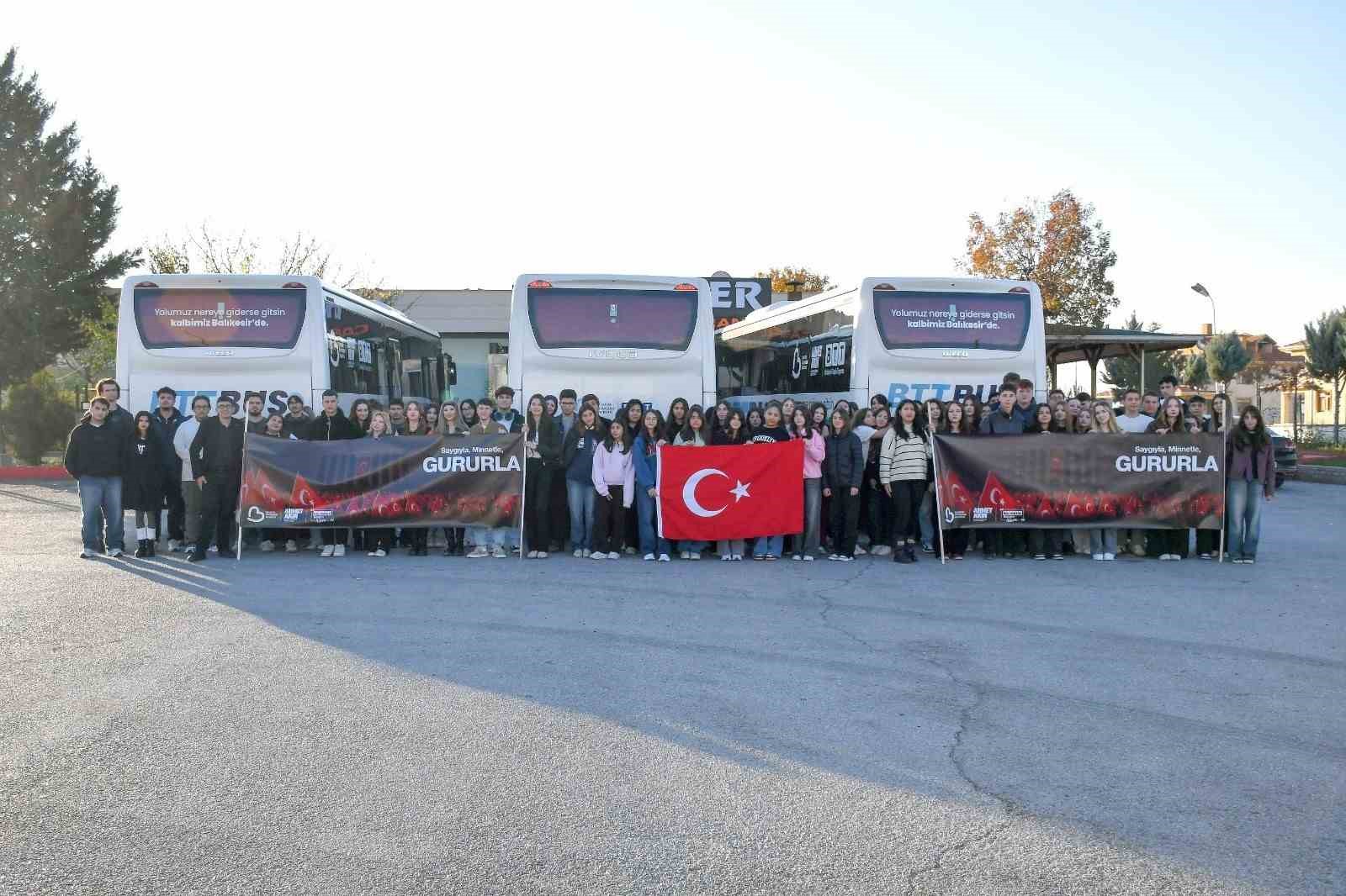 Balıkesirli gençler Ata’nın huzurunda