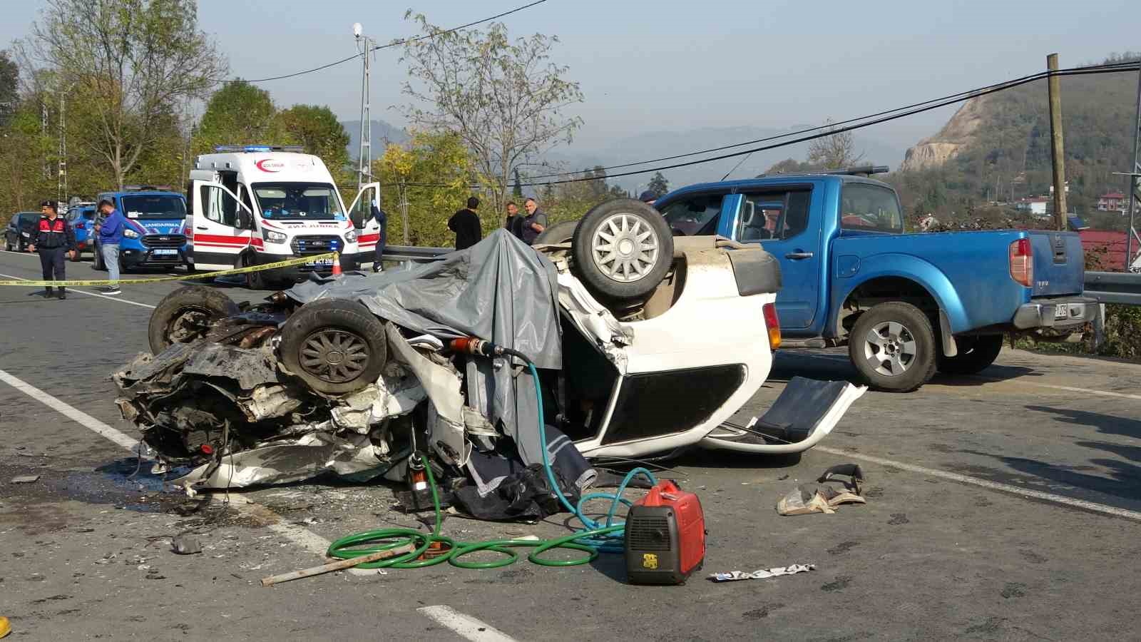 Ordu’da otomobil ile kamyonet çarpıştı: Baba öldü, sürücü oğlu ve diğer sürücü ağır yaralandı