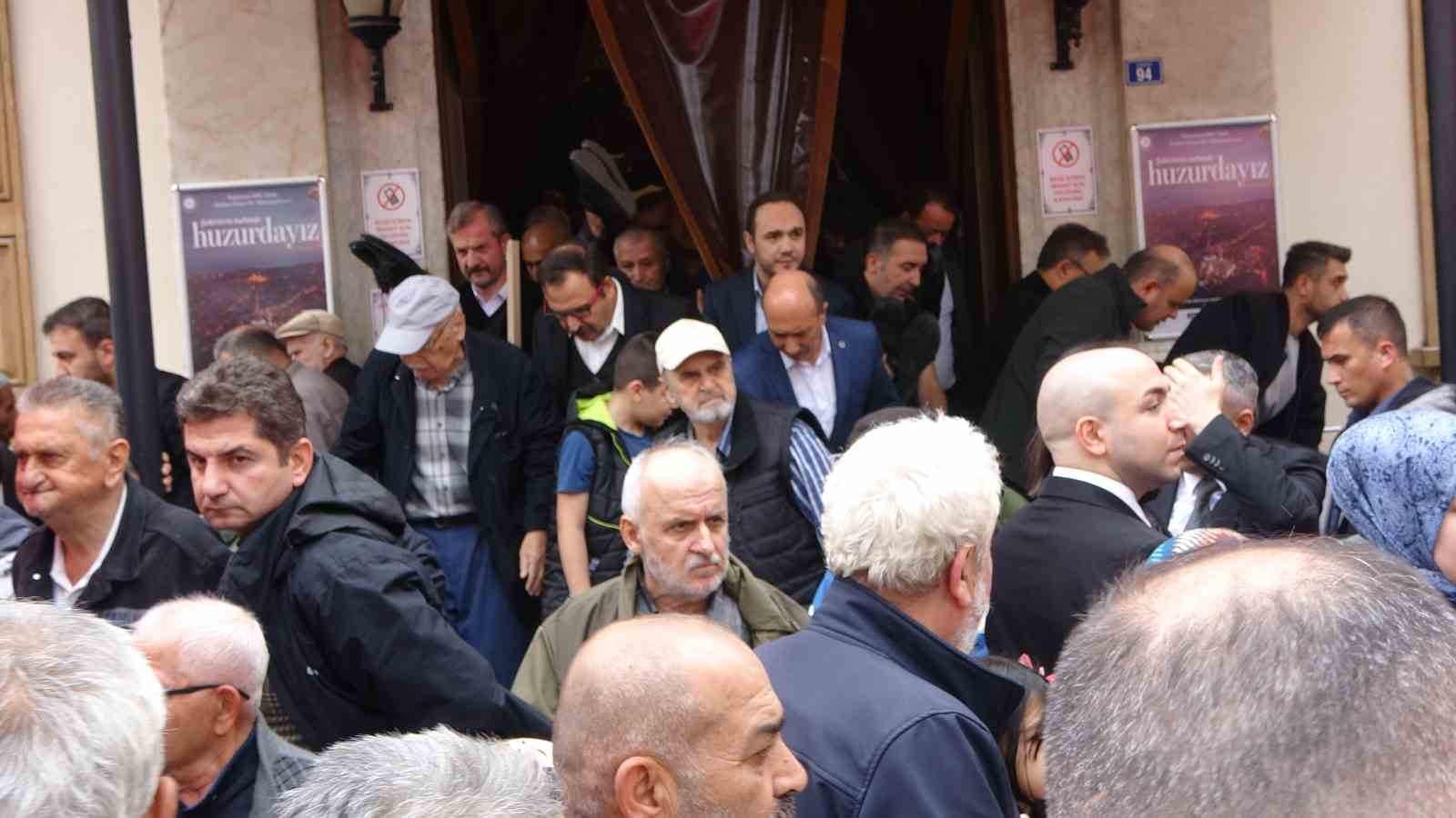 Kocaeli Valisi Aktaş, Atat&uuml;rk&rsquo;&uuml;n &ouml;l&uuml;m&uuml;n&uuml;n 87. yılı i&ccedil;in okutulan mevlide katıldı
