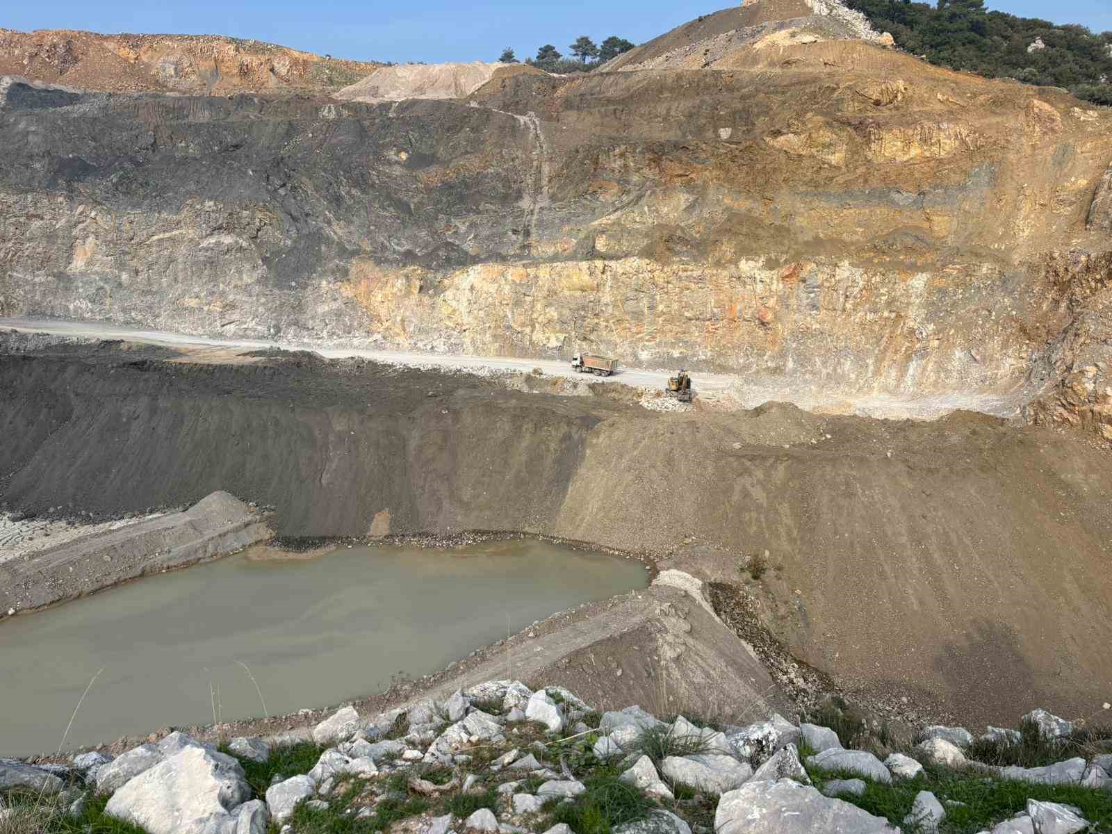 Atık suyu dereye boşaltan taş ocağına yasal işlem başlatıldı