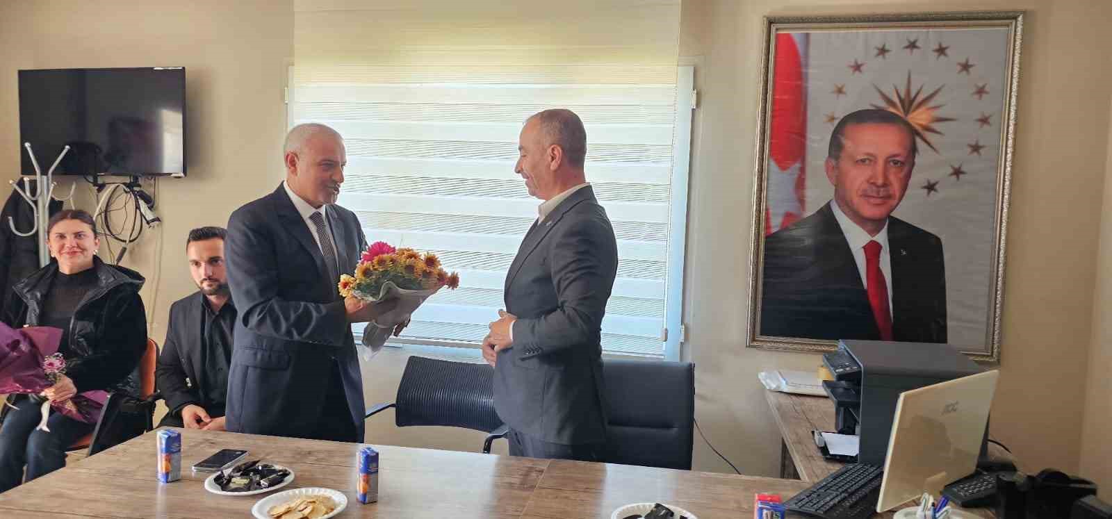 AK Parti Dikili İl&ccedil;e Teşkilatında devir teslim
