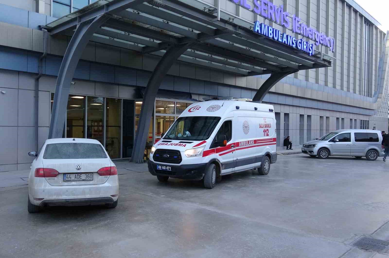 Tabancayla deneme atışı yaparken kazara kendini vurdu