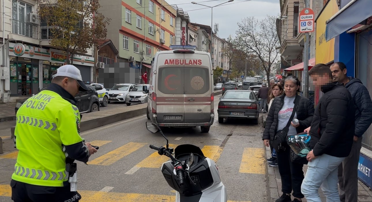 Edirne&rsquo;de motosiklet devrildi, s&uuml;r&uuml;c&uuml; yaralandı
