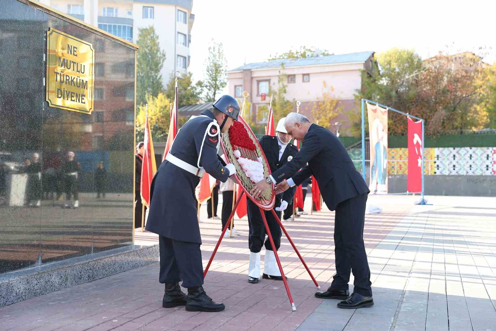 Muş’ta 10 Kasım töreninde dikkat çeken detay