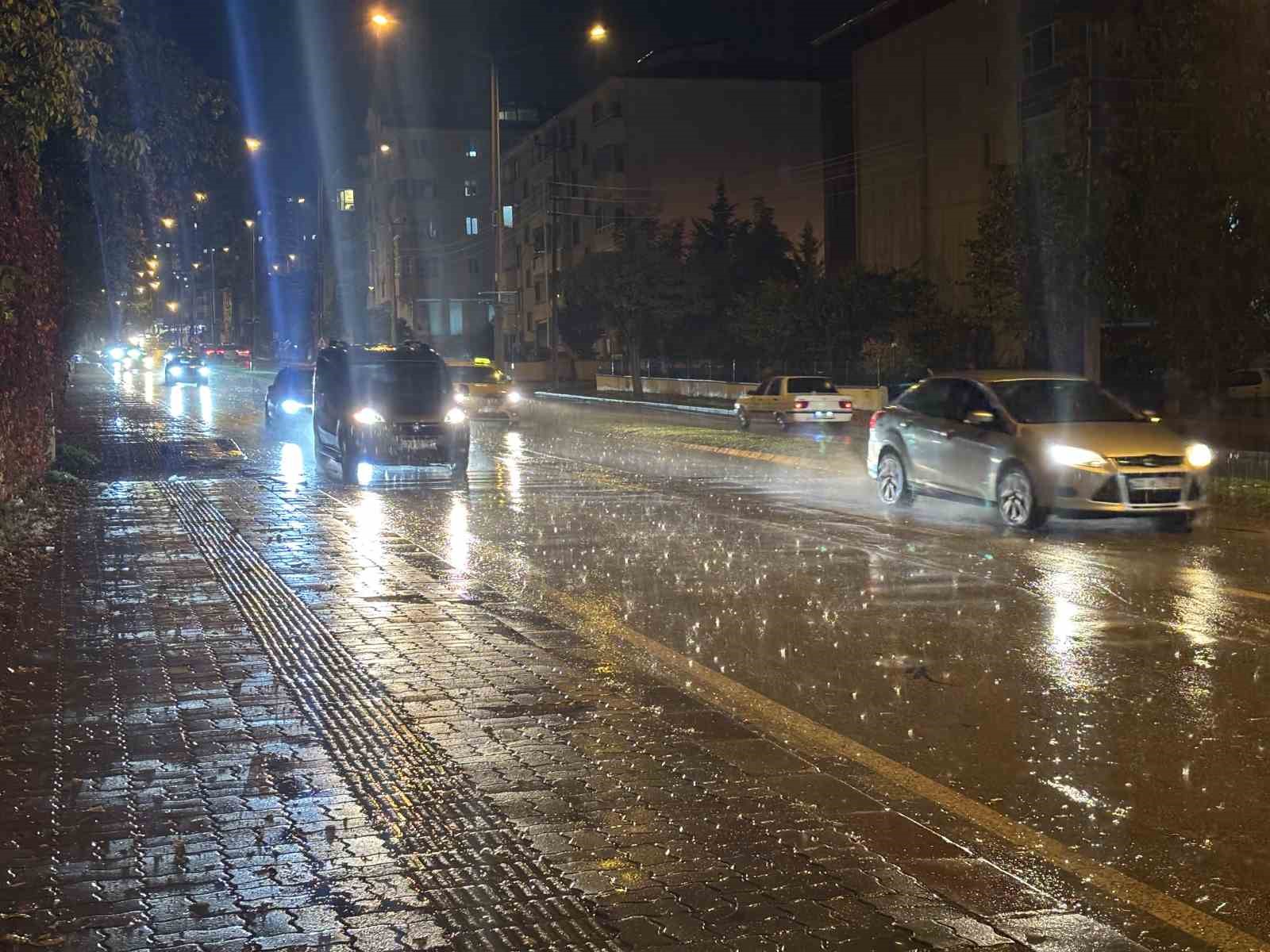 Edirne’de sağanak etkili oldu