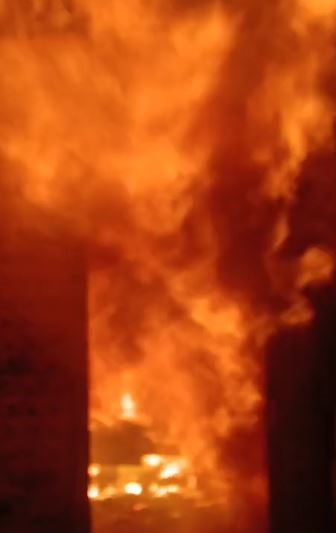 Ardahan’da korkutan yangın: 2 traktör ve ekipmanlar kül oldu
