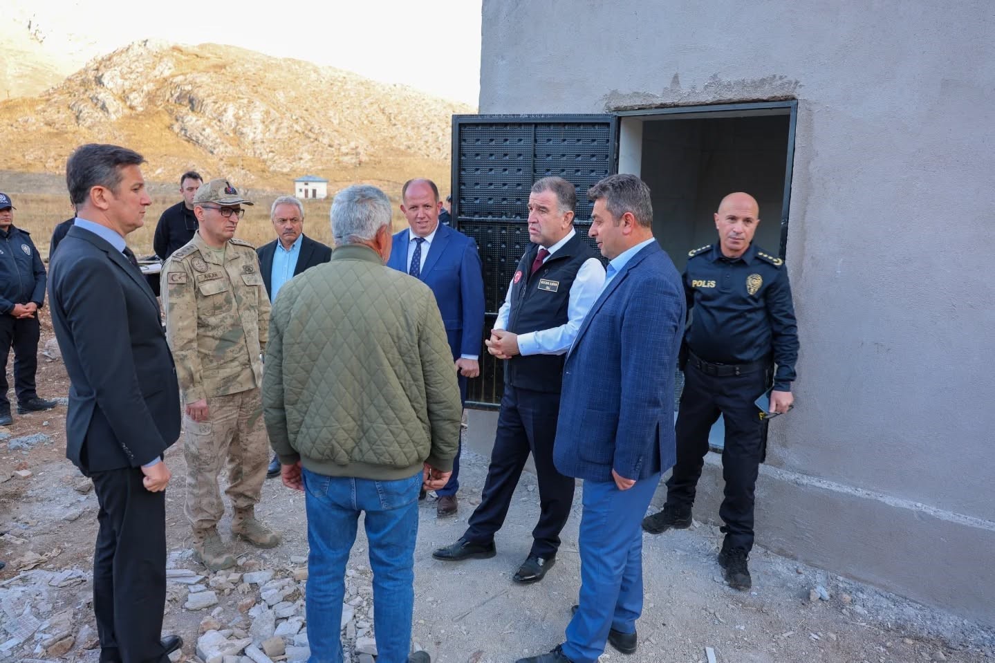 &Ccedil;atal&ccedil;eşme k&ouml;y&uuml; i&ccedil;me suyu projesinde &ccedil;alışmalar s&uuml;r&uuml;yor
