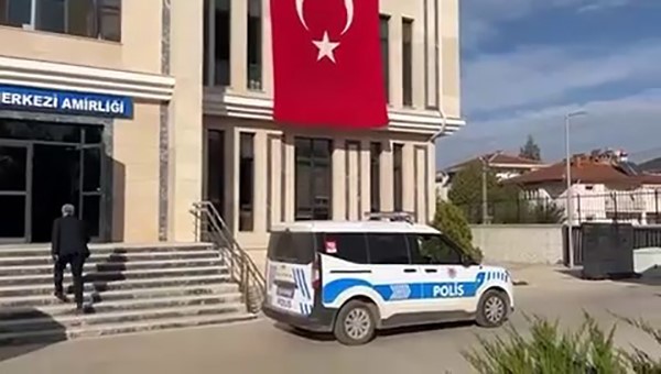 Bursa’da 28 yıl 8 ay hapis cezasıyla aranan 2 şüpheli yakalandı