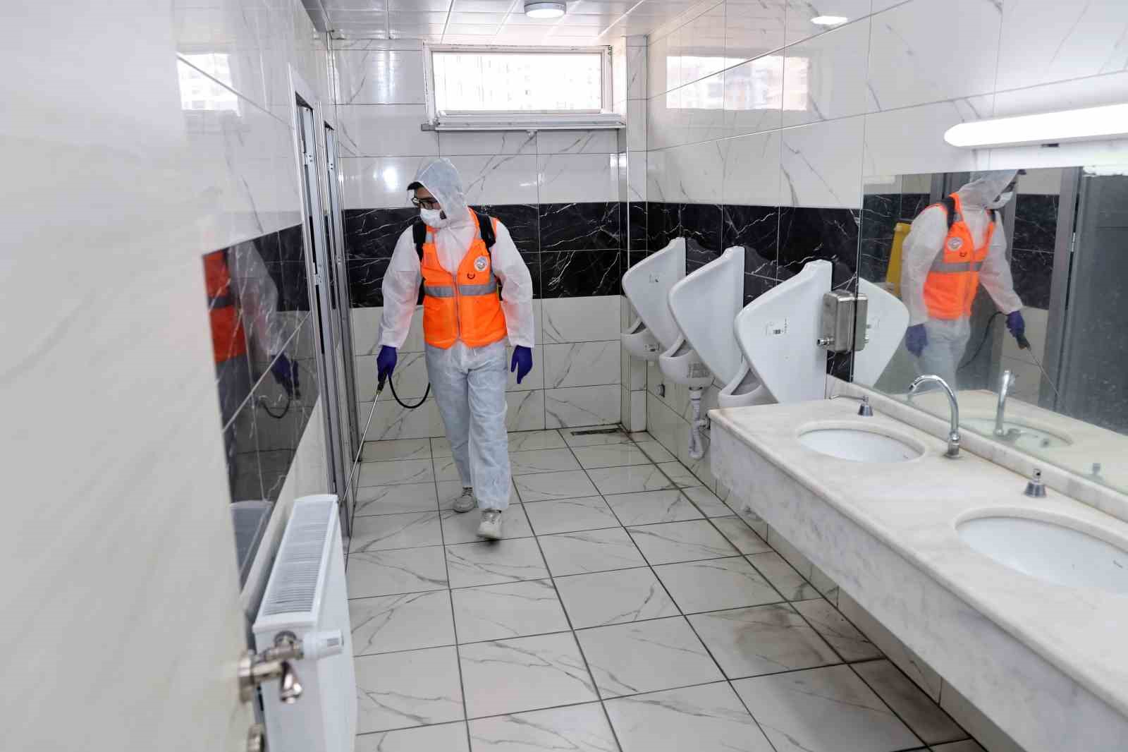 Talas’taki okullarda ara tatil temizliği