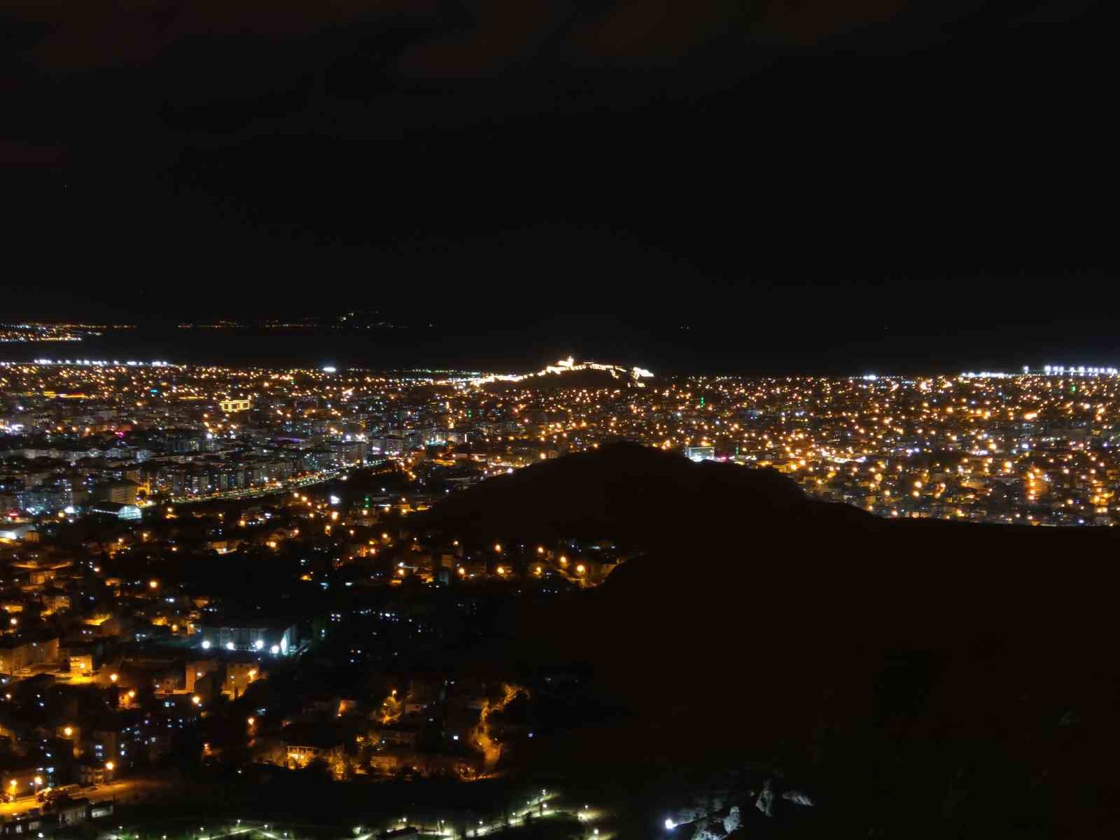 Van semalarında bulut ve ışık ş&ouml;leni: G&uuml;nd&uuml;z bulutların dansı, akşam b&uuml;y&uuml;l&uuml; manzaralar
