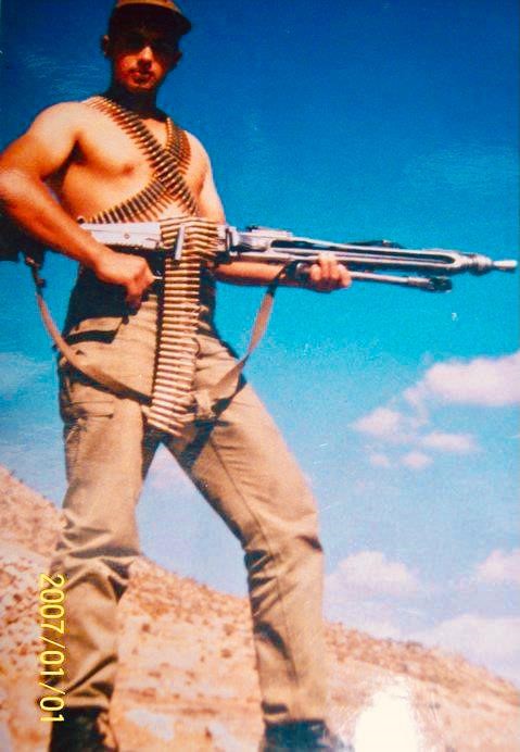 İki ayağını kaybetti, g&uuml;vercinlerle hayata bağlandı
