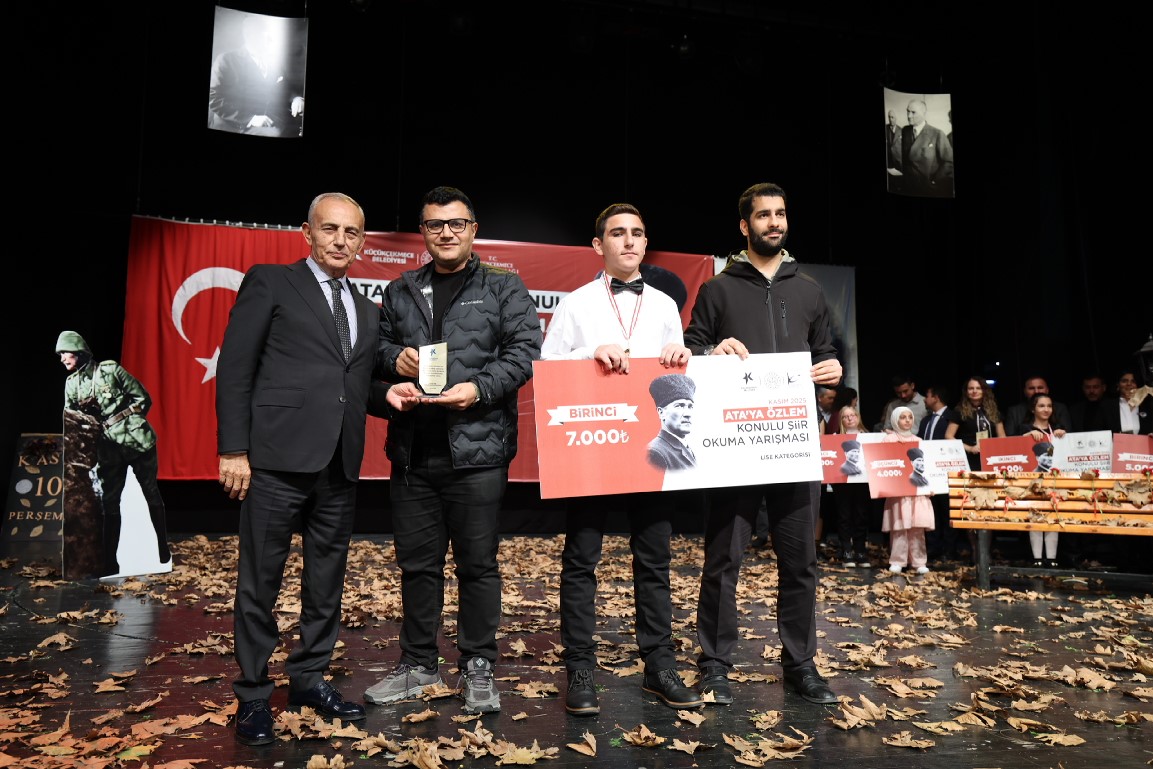 Ata&rsquo;ya &Ouml;zlem Şiir Okuma Yarışması&rsquo;nda duygulu anlar yaşandı
