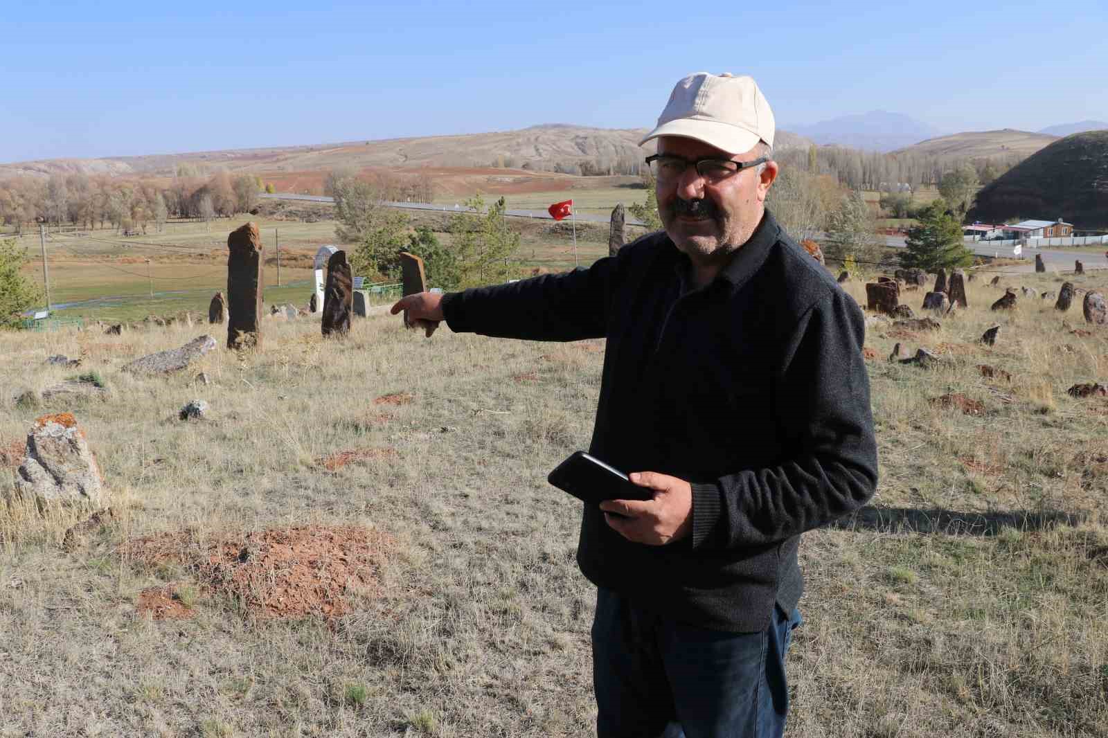 Görüntüsü ile ‘Orhun Kitabelerini’ andırıyor, gerçeği öğrenenler ise hayrete düşüyor