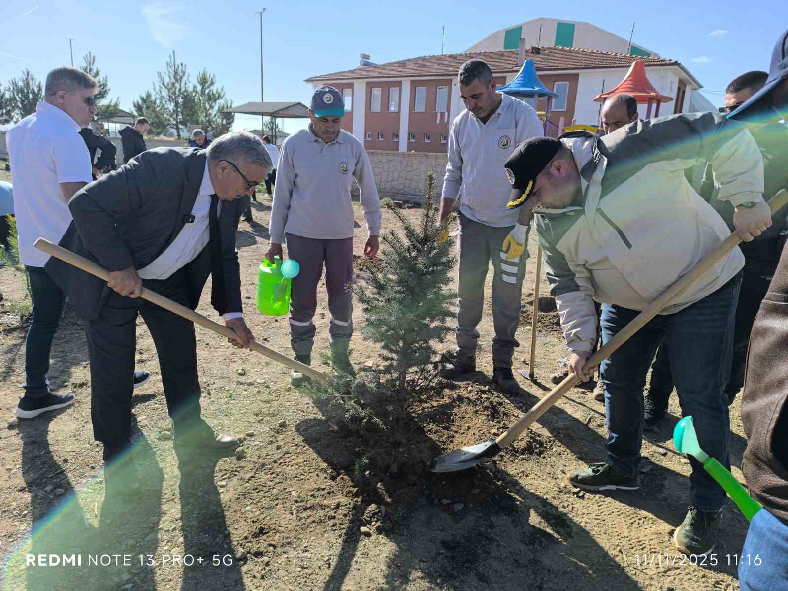 Afyonkarahisar’da binlerce fidan toprakla buluşturuldu