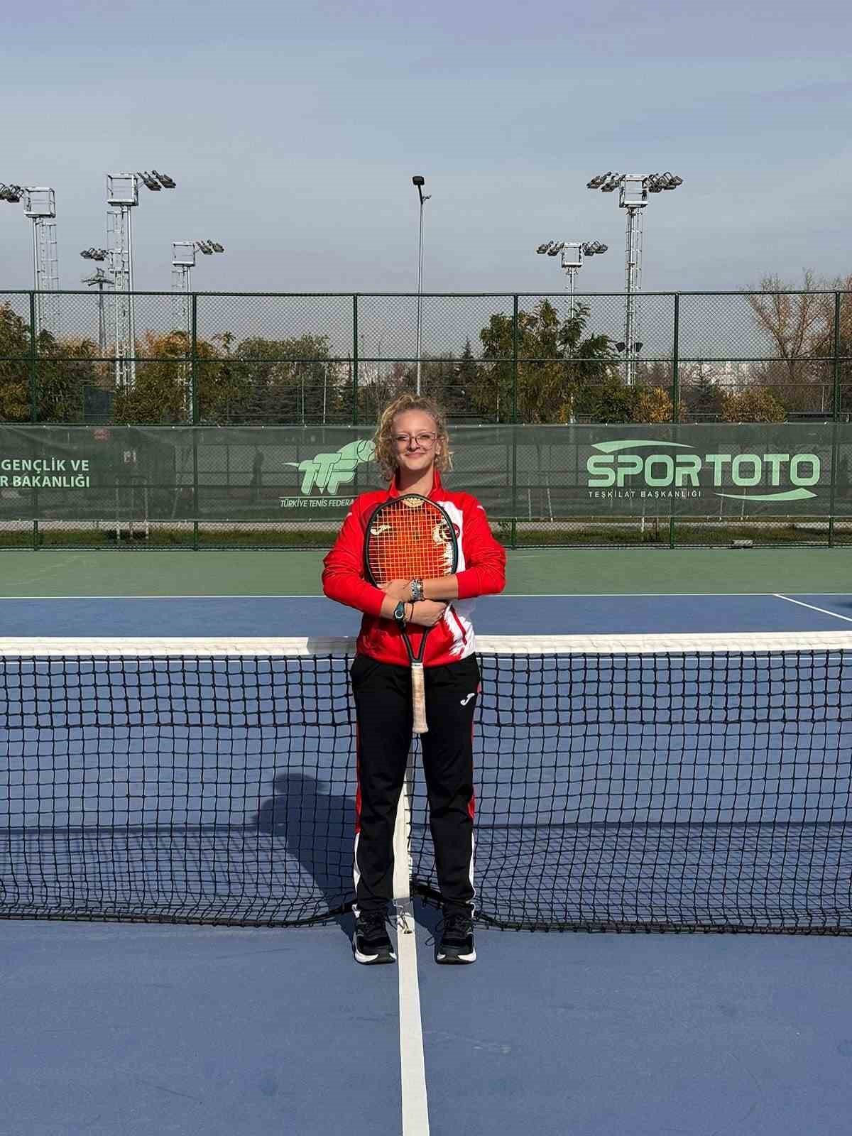 Antalyalı 16 yaşındaki tenisçi Zeynepsu, Tokyo Olimpiyatları için milli formayı giydi