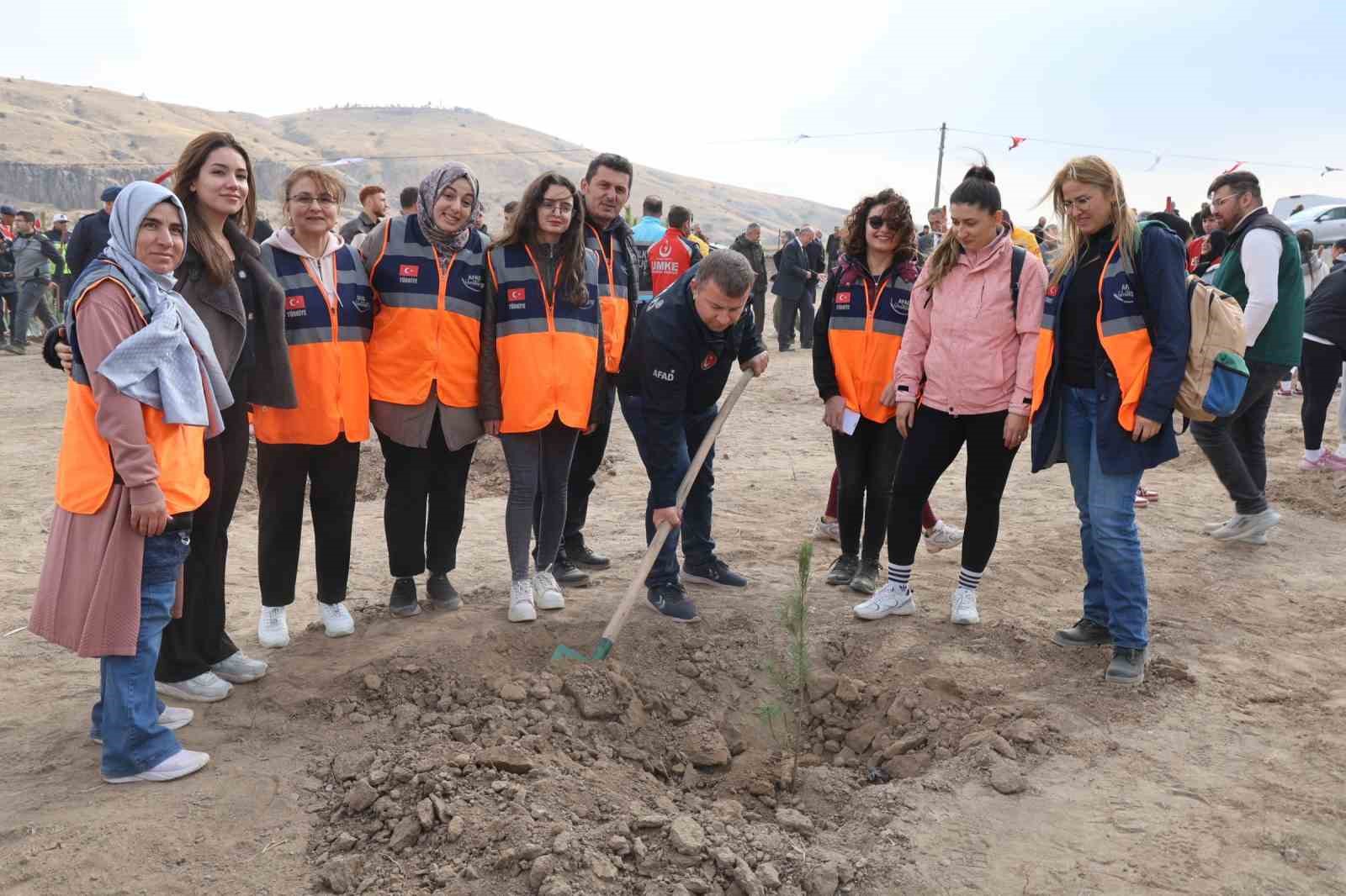 Nevşehir’de 18 bin 500 fidan toprakla buluştu
