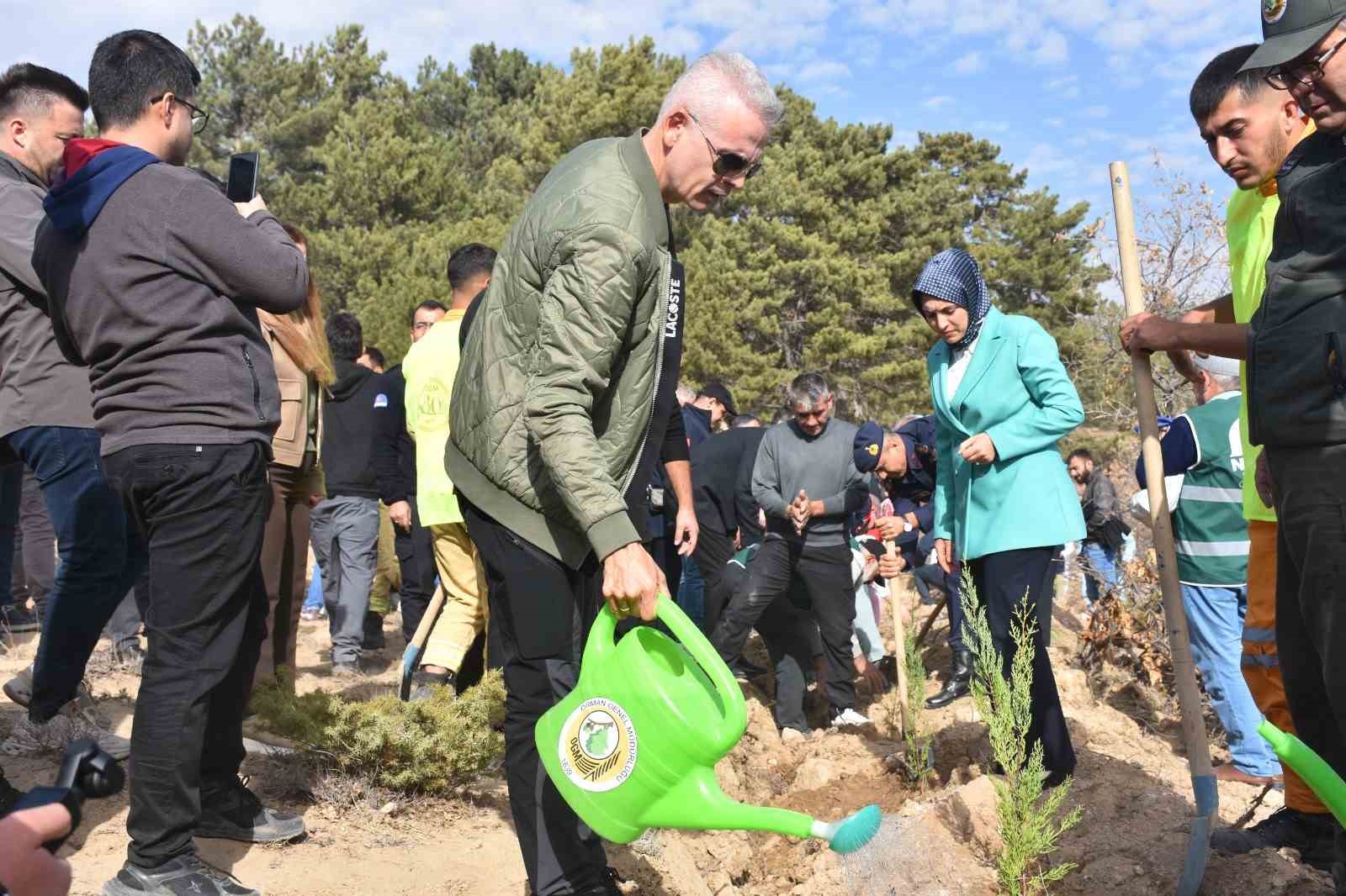 Karaman’da ‘Milli Ağaçlandırma Günü’nde 5 bin fidan toprakla buluşturuldu