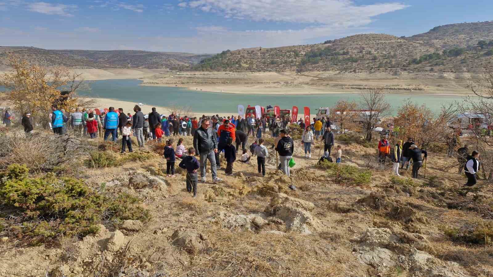 Karaman’da ‘Milli Ağaçlandırma Günü’nde 5 bin fidan toprakla buluşturuldu