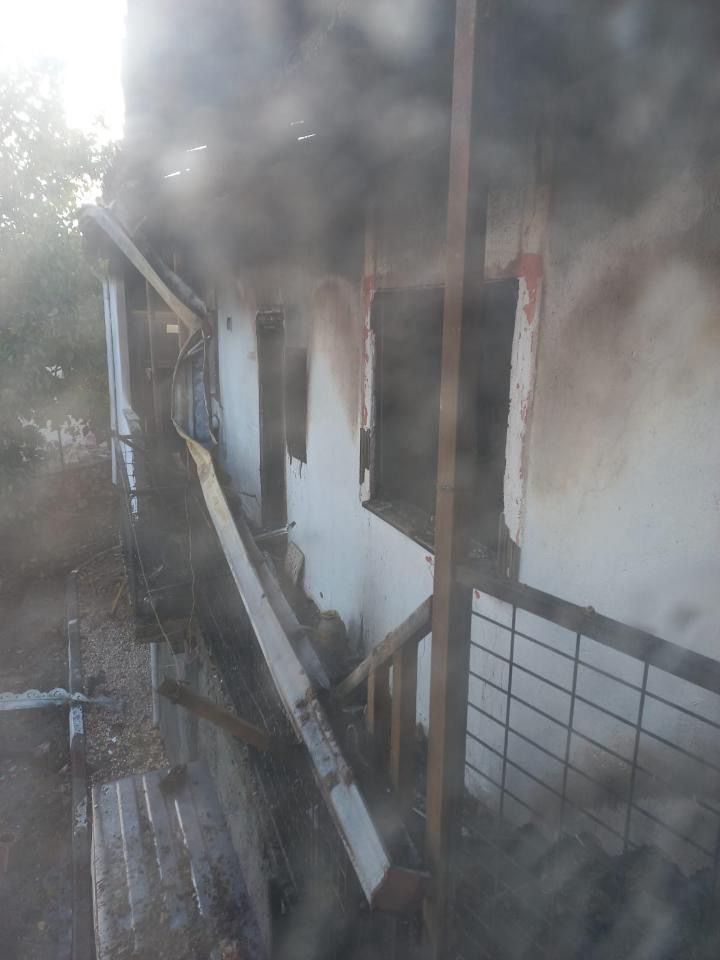 Tek katlı evde çıkan yangın 1 saatte söndürüldü
