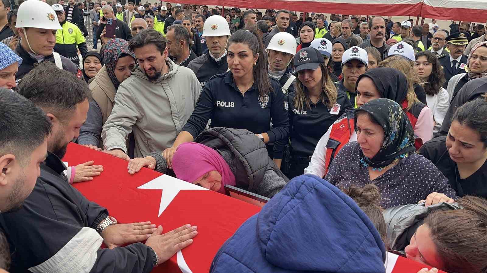 Görevi başında kalp krizi geçiren polis memuru şehit oldu