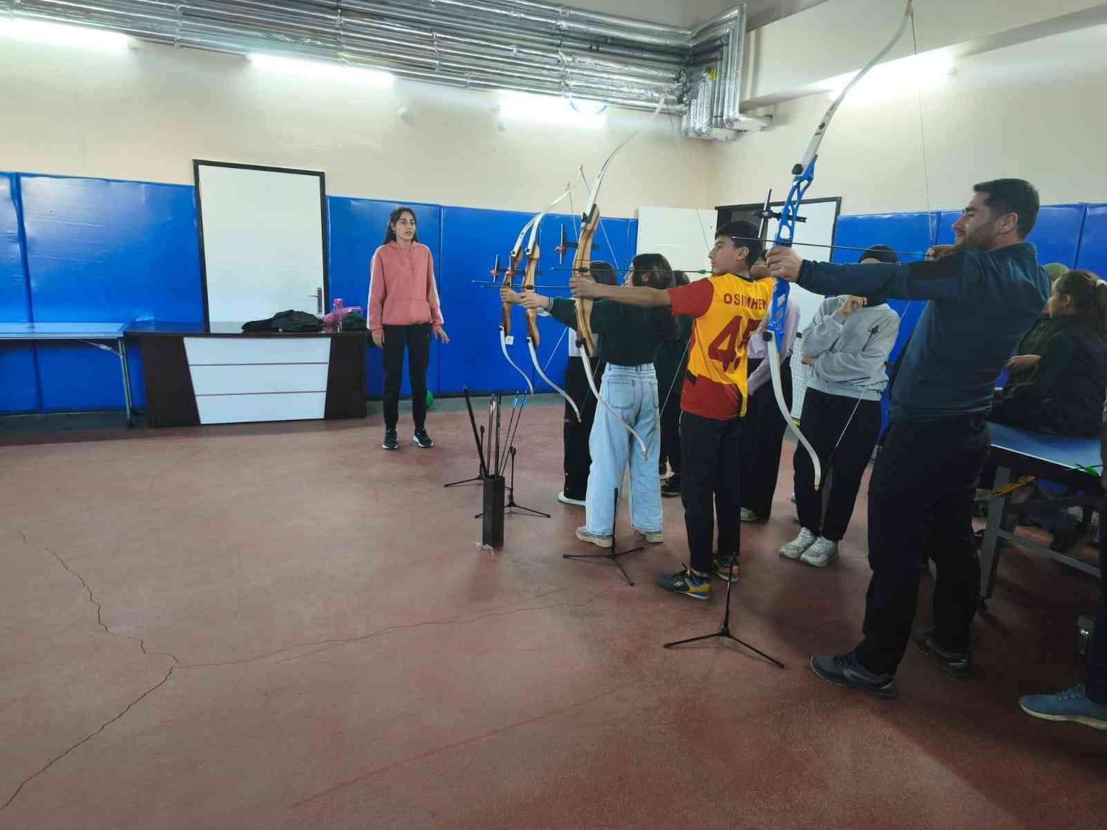 Korkut’ta okçuluk antrenmanları yoğun katılımla sürüyor
